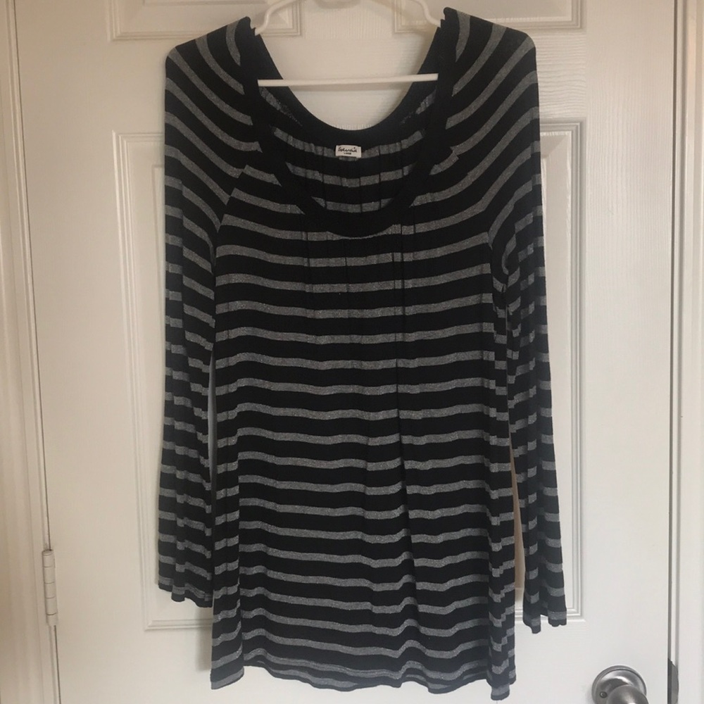 Black and silver striped Splendid top